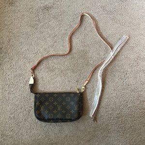 New Crossbody Purse (NOT AUTHENTIC)